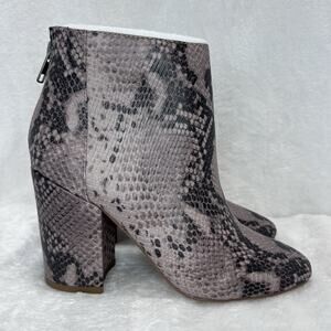 Steve Madden Women’s Size 7 Gray snake embossed heeled ankle boot
